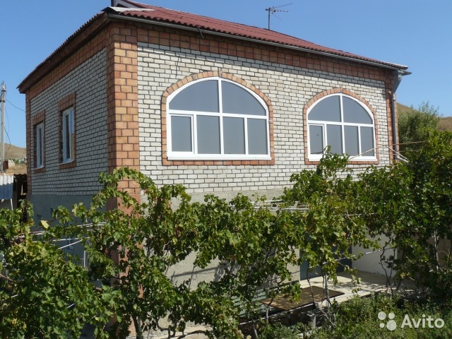 Продается двухэтажный дом в Крыму возле города Судака в районе мыса Меганом.  1 этаж: гараж, столовая, кухня, ванная,...