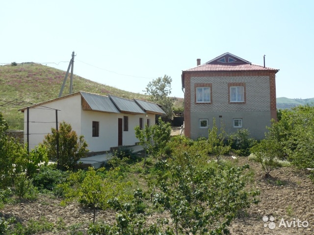 Продается двухэтажный дом в Крыму возле города Судака в районе мыса Меганом.  1 этаж: гараж, столовая, кухня, ванная,... - 3