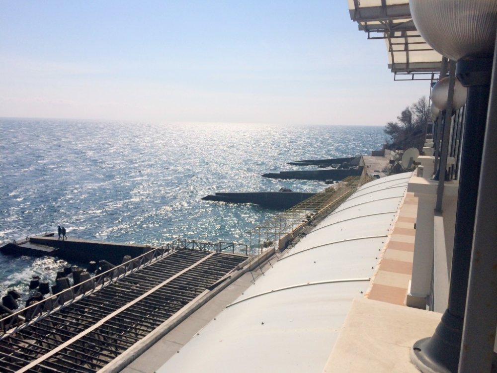В живописной части Большой Ялты, на берегу Чёрного моря продаются трёхкомнатные апартаменты в Алупке, в 500 метрах от... - 3