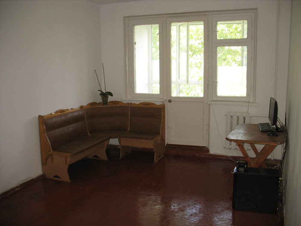 Продается двух комнатная квартира  (51,5 м. кв. с лоджией) на южном берегу Крыма, в тихом уютном месте, на одной из... - 3