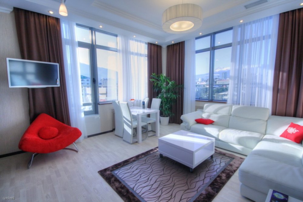 Вашему вниманию предлагаются 2-х комнатные апартаменты с ремонтом и мебелью, расположенные в 100 м от моря на...