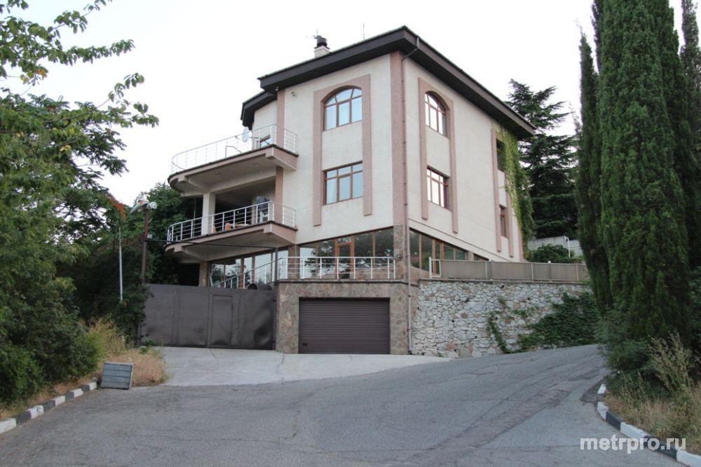 Предлагаем к продаже прекрасный дом в Ливадии, на Севастопольском шоссе.     Из окон и балконов дома открывается вид... - 3