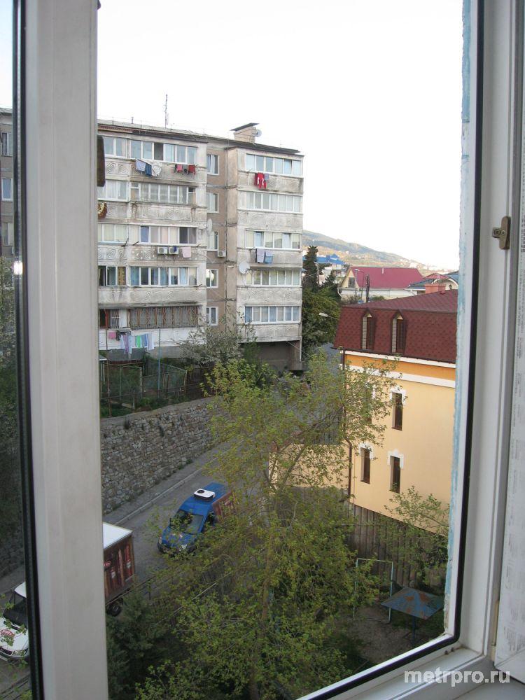 Продается 1-комнатная квартира по улице Халтурина. Квартира расположена на 7 этаже 9-ти этажного дома. Из окон... - 3
