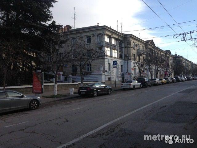 Если Вы любите всегда быть в центре, то эта квартира то, что Вам нужно. Находится на площади Лазарева, в самом начале...
