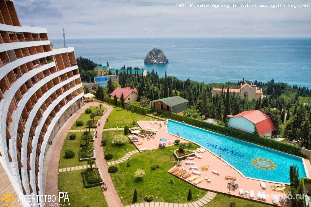 Современный жилой комплекс «Фамилия» расположен на побережье Черного моря, всего в 374 метрах от кромки воды. Фасад... - 1