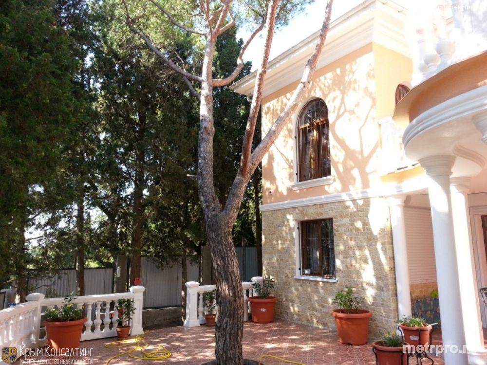 Продается красивый новый дом в парке на Южном берегу Крыма, г. Алупка. Дом построен в средиземноморском стиле по... - 8