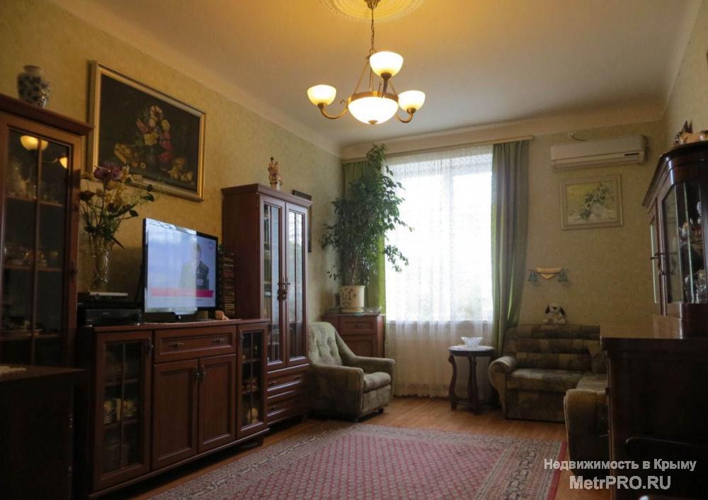 Продам 2-квартиру-сталинку в историческом центре Севастополя, в р-не Южной бухты. Парковая зона (рядом два сквера),...