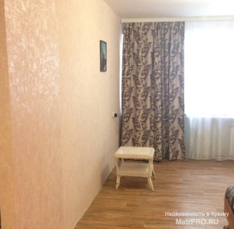 Сдается 2х комнатная квартира ул Тургенева 40 м² на 1/5 небольшая уютная квартира в центре  в квартире есть 2 кровати...
