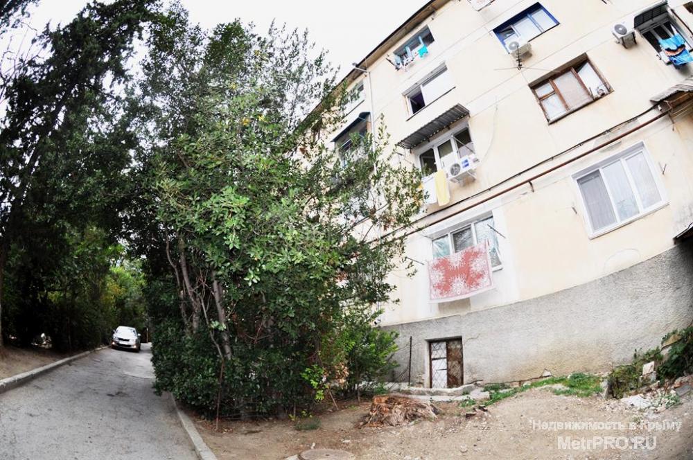 Продается 2 ком. квартира по улице Дзержинского в Ялте  Общая площадь 36. 5 кв. м. +свой дворик  Расположена на... - 8