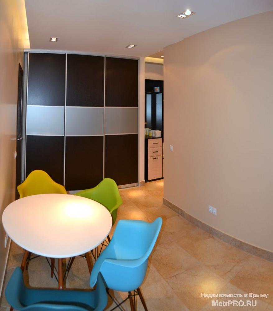 Продается 2 комнатная квартира в современном комплексе в Гурзуфе. Общей площадью 59,6 м2 и располагается на 3 этаже... - 2