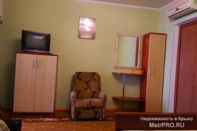 Сдается уютный номер со всеми удобствами.В номере есть диванчик для отдыха, где Вы можете любоваться на Воронцовский... - 8