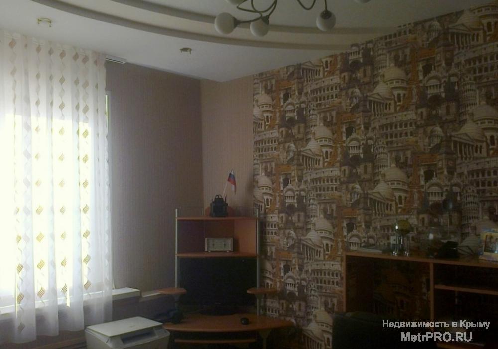 Крым, Симферополь, ул. Маршала Жукова.  2–этажный блочный дом 2008 года постройки, 4 комнаты,  250 квадратных метров.... - 5