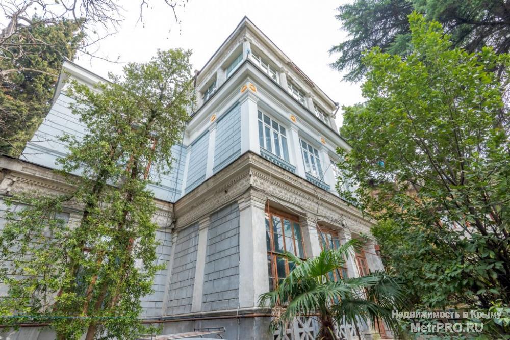 Продается эксклюзивная квартира в историческом центре Ялты, старинный дом, памятник архитектуры, построенный в 1909... - 13