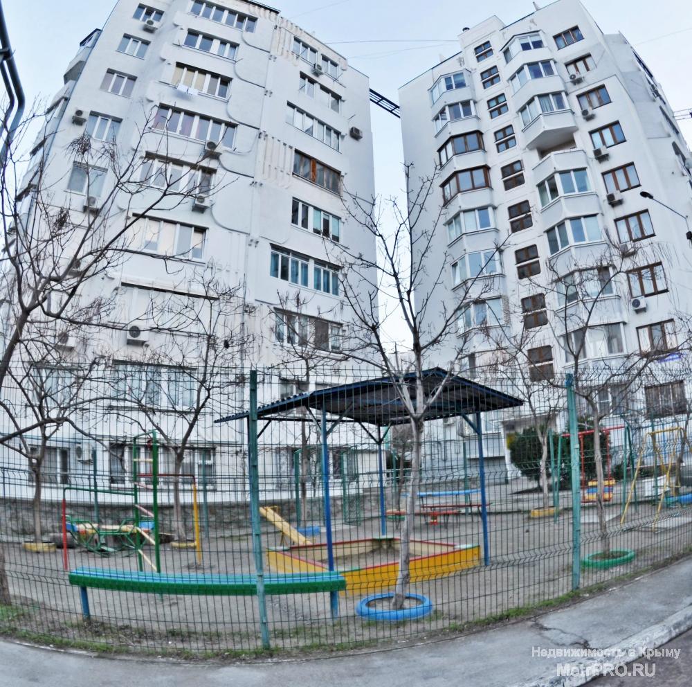 Предлагается к покупке 3 комнатная квартира в Ялте на улице Красноармейская.   В доме 2004 года постройки серии ЮБК.... - 13