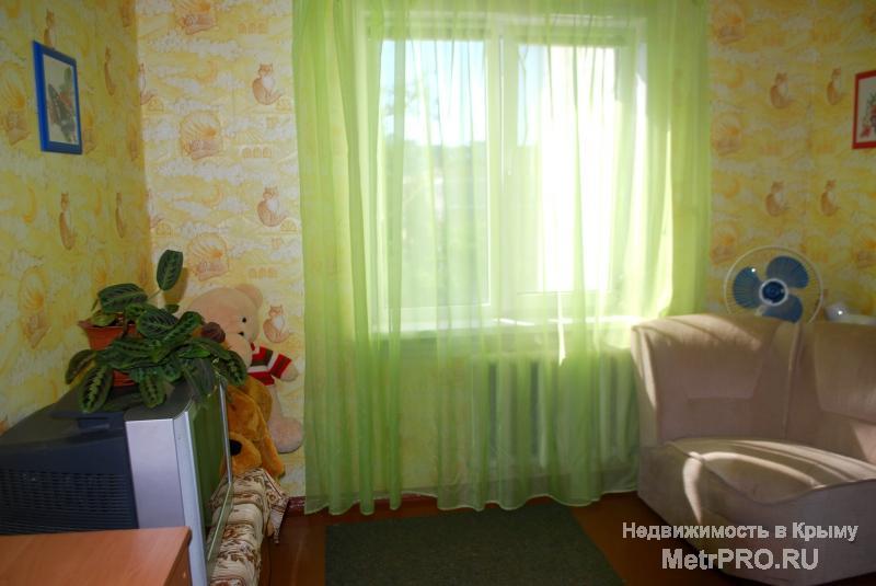 Продам хорошую, уютную 3-х комнатную квартиру в Крыму г. Щелкино.  Дом 10, 5-й этаж 9-ти этажного здания. Общая... - 1
