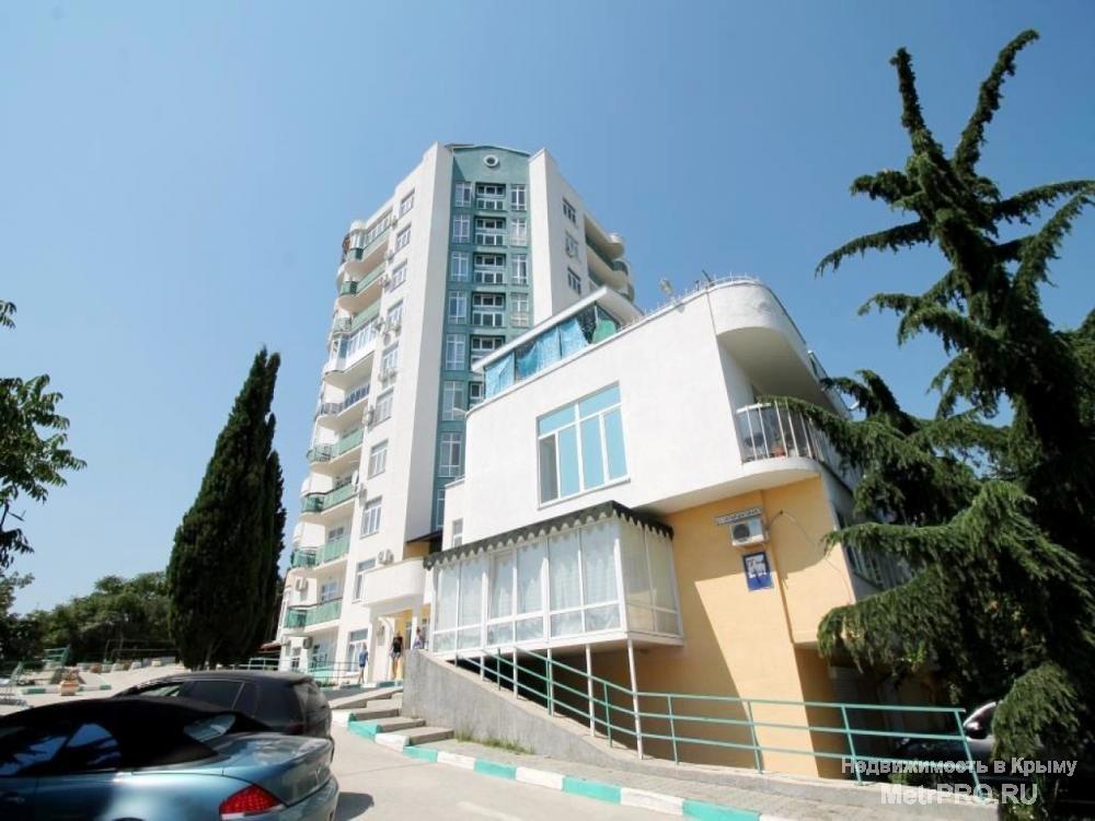Продам 2-х комнатные апартаменты в г.Алушта по ул. Чатырдагская, 1А.  Апартаменты расположены на 2 этаже/10-ти...