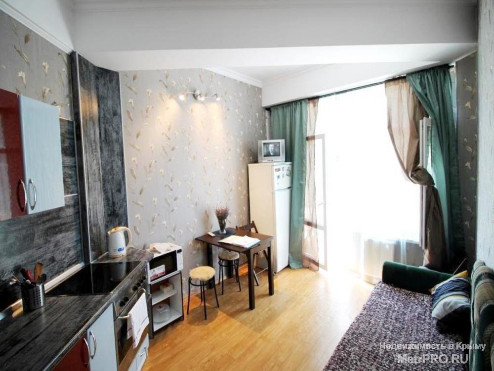 Продам 2-х комнатные апартаменты в г.Алушта по ул. Чатырдагская, 1А.  Апартаменты расположены на 2 этаже/10-ти... - 3