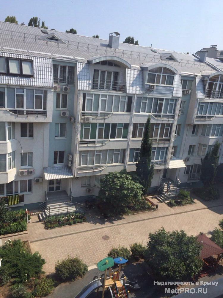 Продается отличная 2-х комнатная квартира в Алуште, ул.Платановая 1. Общая площадь квартиры 82 м.кв., жилая 40,3...