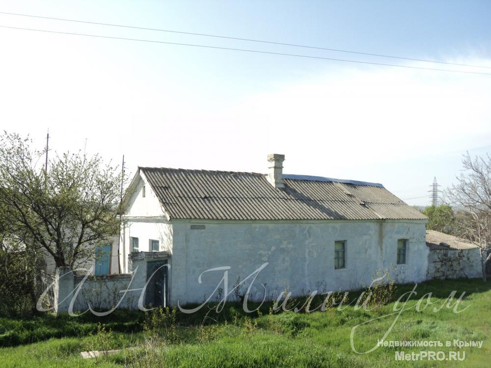 Продаю дом в ближнем пригороде Керчи - селе Бондаренково. Каменный дом 50 кв. м состоит из трех проходных комнат....