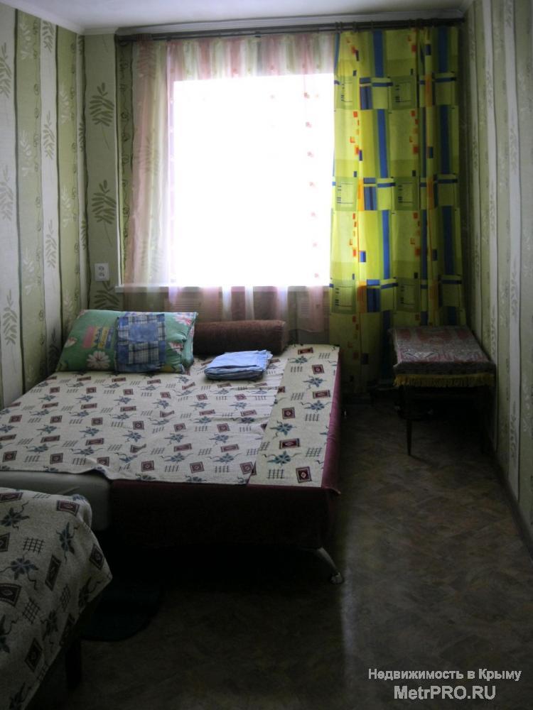 Cдам свою 3-х комнатную квартиру в п.Орджоникидзе посуточно под ключ     2-й этаж 4-хэтажного дома,Кухня студия+2... - 2