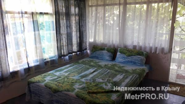 Лето в Крыму - это лето в Феодосии!   2-3-местные номера со всеми удобствами и Wi-Fi, милый дворик, радушный приём,... - 11