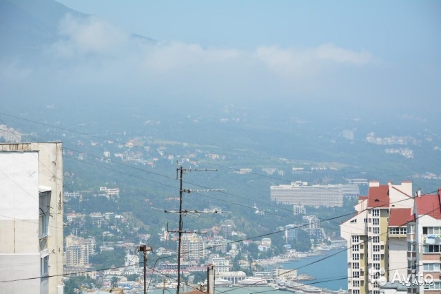 Крым, ЮБК, знаменитый субтропический город курорт Ялта. Рядом расположены магазины, детские площадки, остановка... - 1