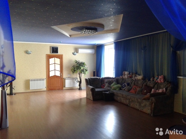 Продается трех-этажный дом ,можно жить двумя семьями , заезды и выезды на разные улиуы . В низу дома в подвале  жылые... - 3