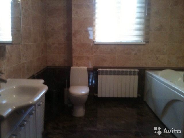 Продаю шикарный двух этажный дом в районе 5-го километра. Все документы российского образца. Новый готов к проживанию...