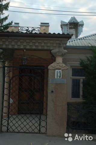 Продается 2-этажный дом по ул. Кронштадтская, г. Севастополь, площадью 190 м2.  8 комнат, 2 кухни, 2 ванные комнаты,... - 1