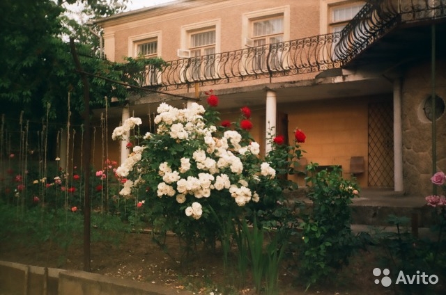 Продается 2-этажный дом по ул. Кронштадтская, г. Севастополь, площадью 190 м2.  8 комнат, 2 кухни, 2 ванные комнаты,... - 5