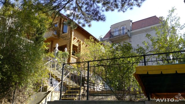 Продажа / Дома, ЯЛТА, 32 000 000 р. На территории большая беседка с летней кухней, имеется спуск к горному ручью, бассейн 8х4м., деревянный сруб(гостевой... - 8