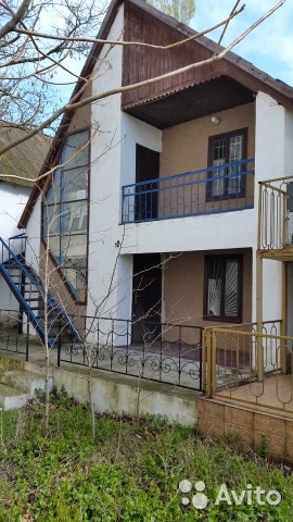 Продается 2-х этажный дом на базе отдыха 'Прибой' в городе Саки, Крым. до моря 350 метров. База имеет очень развитую...