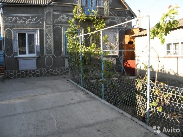 Продаётся дом в Крыму, г. Джанкой, срочно, двухэтажный. Дом газифицирован,газовое отопление, новый водопровод, все... - 2