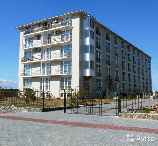 Апартаменты-студио площадью 38 м2 (полностью оборудовано для проживания) расположена на Евпаторийском побережье, во...