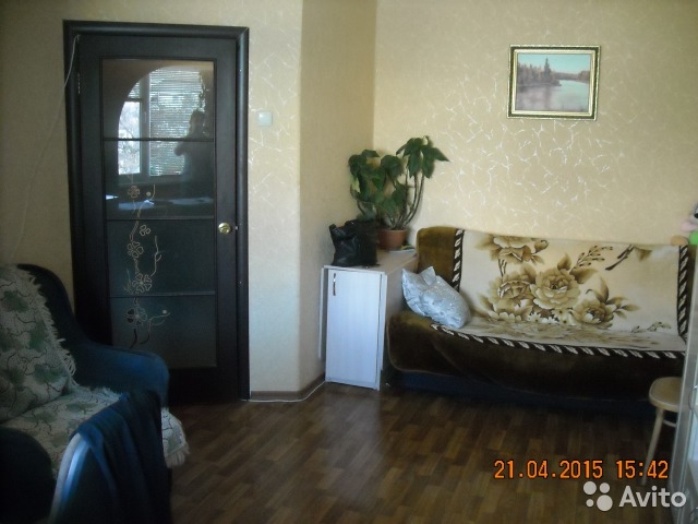 Малосемейная  квартира коридорного типа, жил. 13 кв.м.,лоджия,бойлер, остается встроенная кухня, шкаф 'купе'
