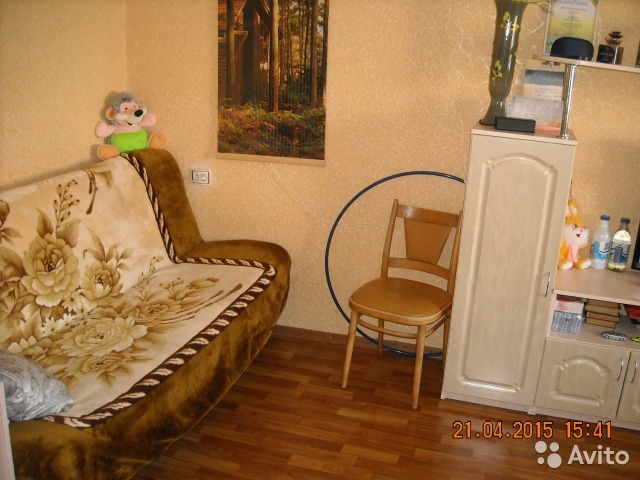 Малосемейная  квартира коридорного типа, жил. 13 кв.м.,лоджия,бойлер, остается встроенная кухня, шкаф 'купе' - 1