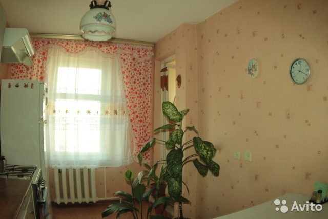 Продается трехкомнатная квартира, улучшенной планировки. Остановка общественного транспорта 'Техническая...