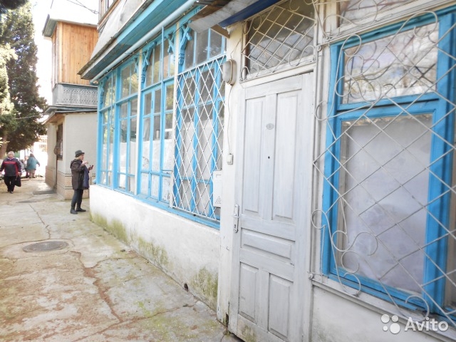 Продажа / 2-комнатные, ЯЛТА, ул.Красноармейская 12, 3 000 000 р. Срочная продажа 2 к.кв. о.п. 33 м.кв. в р-не стадиона Авангард и детской поликлинники. 1 эт. /4 эт.д.,ровное... - 8