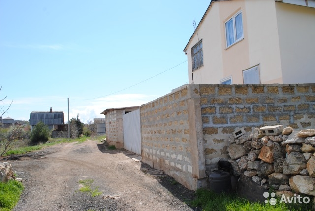 Продам дом с пропиской м.Фиолент Двухэтажный дом из ракушечники, можно проживание круглый год, четыре комнаты, 2 по...