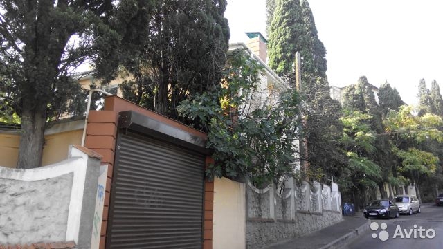 Продается 2-х этажный дом в центре Ялты, 5 комнат, общая площадь 250 м2, земельный участок 6,6 сотки фактически 7,... - 2