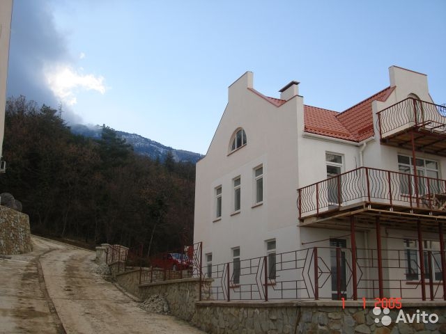 Продам 3 эт. дом с панорамным видом в Гурзуфе,ул.Красная,250м.кв.,3 сотки земли с гос. актом,все коммуникации,супер... - 1