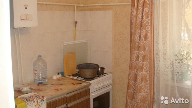 Продаю отличную квартиру в самом лучшем доме в пгт. Мирный.  1 этаж, просторная и уютная квартира. Балкон, лоджия.... - 2
