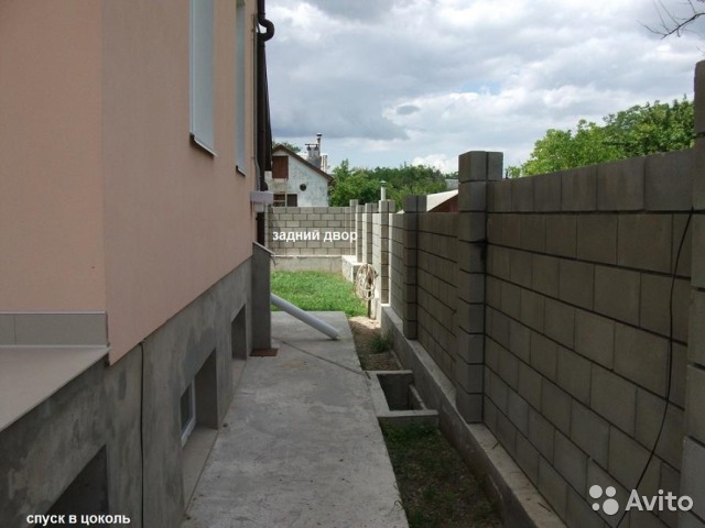 Продам новый  добротный дом в Симферополе. На ул. Севастопольской. 2010 г\п, участок 9,8 соток (госакт).  Дом общей... - 3