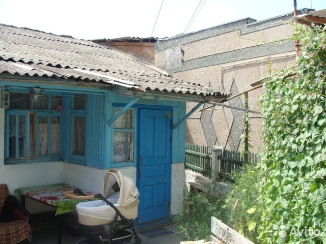 Дом расположен на тихой улице г.Бахчисарая. В доме 4 комнаты и кухня, имеется отдельно стоящая времянка с тремя... - 2