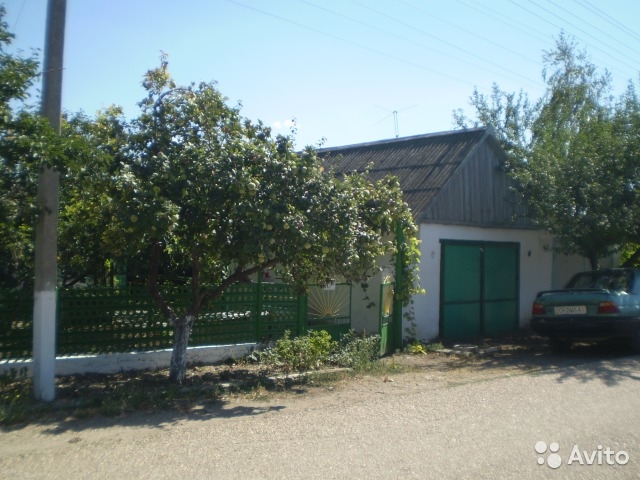 Продается половина дома в пригороде Севастополя, поселок Солнечный. В доме отдельный вход, 3 комнаты 18, 9, 9 м2,... - 1