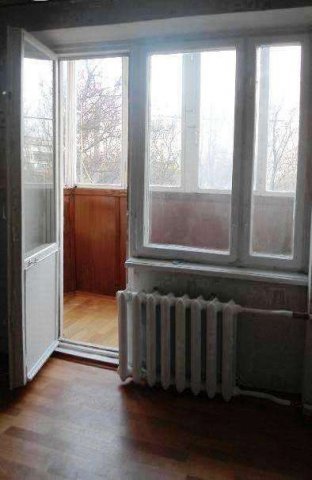 Продам в Севастополе двухкомнатную квартиру на Остряках, остановка Лебедя.    Квартира находится на втором этаже .... - 7