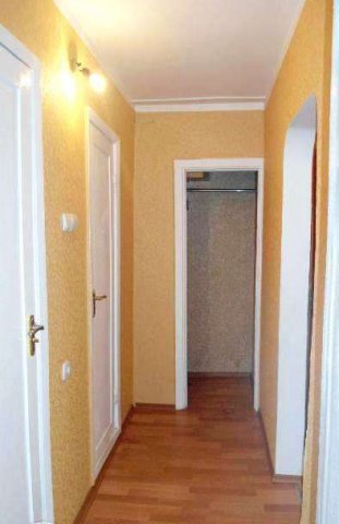 Продам в Севастополе двухкомнатную квартиру на Остряках, остановка Лебедя.    Квартира находится на втором этаже .... - 12