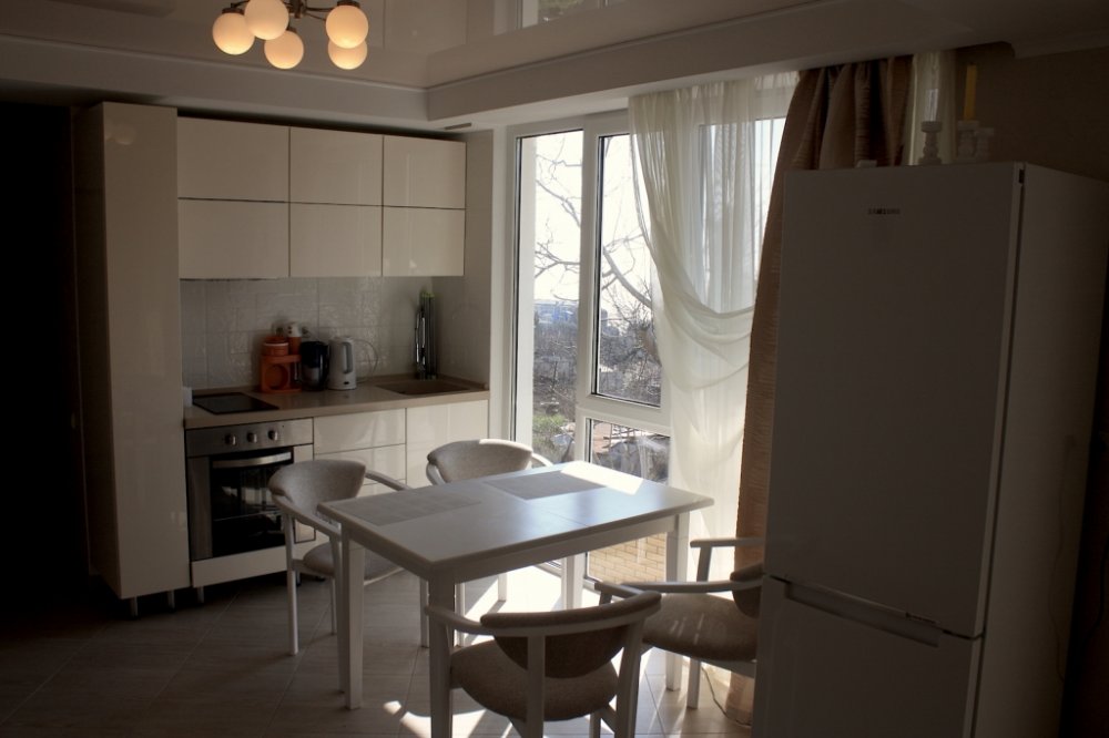 В жилом комплексе «Вилла DelMar» находится двухкомнатная квартира с видом на море в Гаспре. Светлая и просторная... - 5
