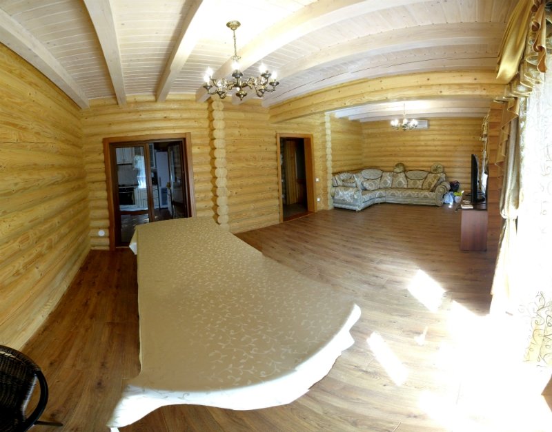 В окружении крымской природы расположился трёхэтажный дом из дикого сруба в Марате. Дом располагает двумя этажами,... - 9