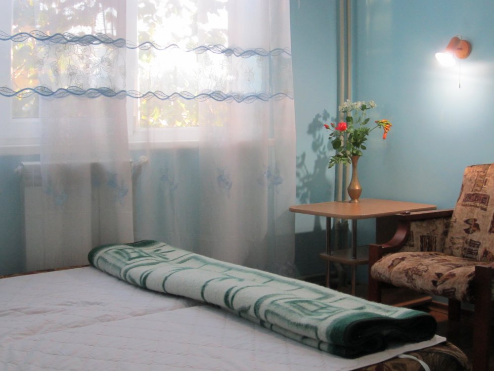 Не дорогой, удобный, спокойный, отдых в гостевом доме ' Зелёный уголок'. Сдаём в 2016 году для отдыха в Севастополе....